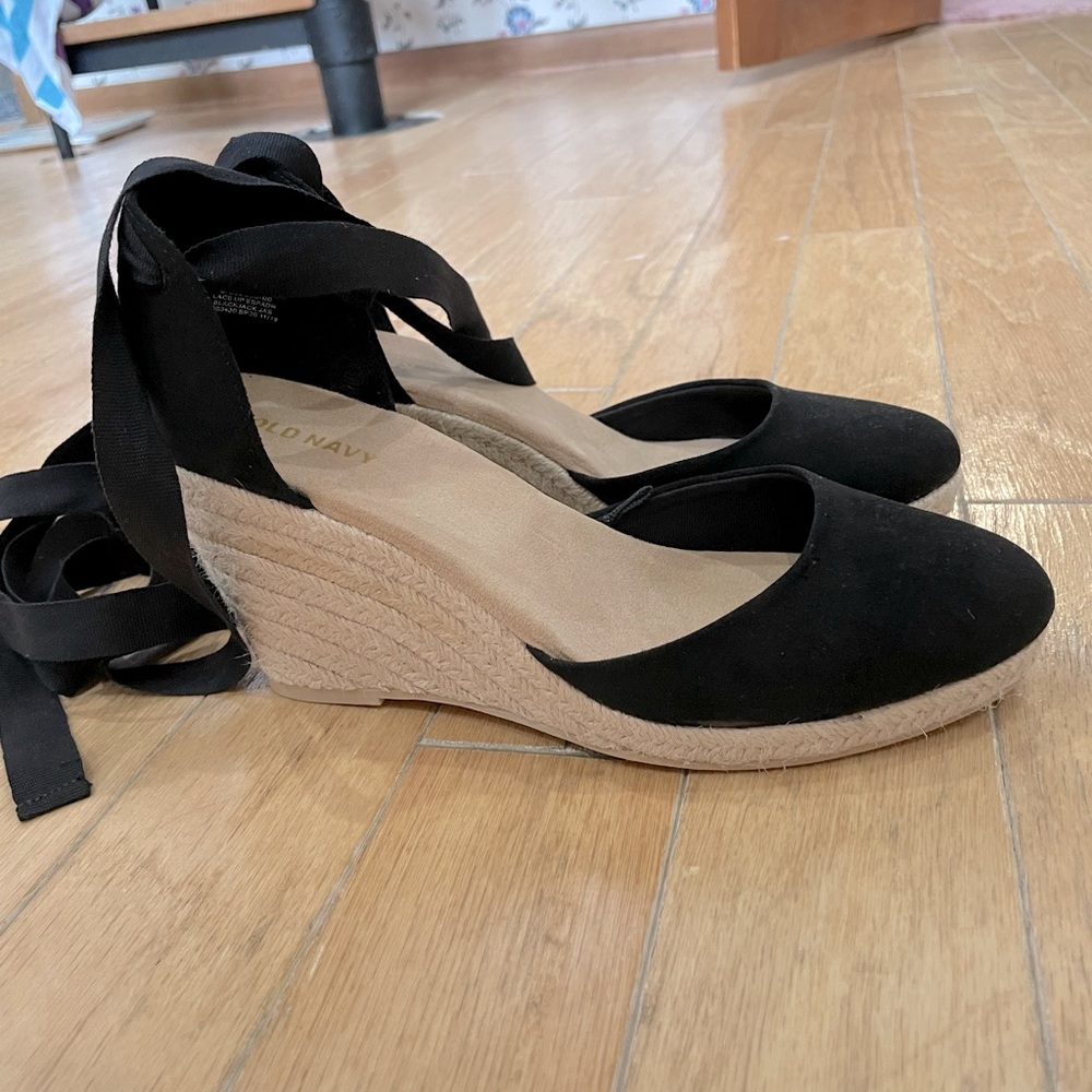 Old Navy Lace-up wedges